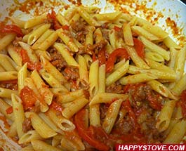 Penne Pasta with Sausages and Bell Peppers - By happystove.com